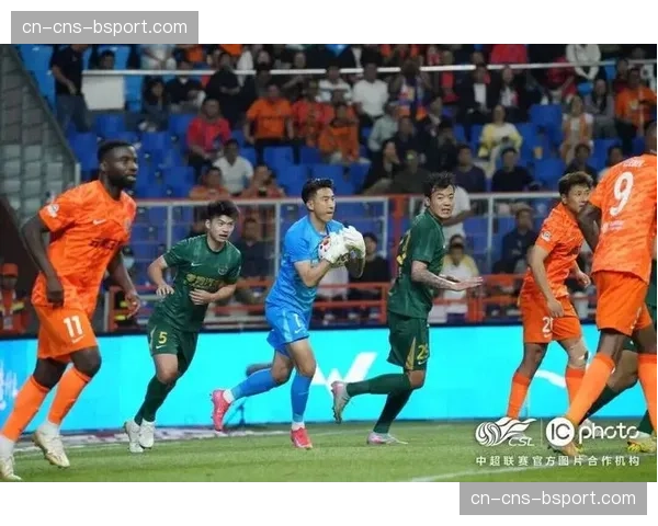 浙江队客场2-1逆转云南玉昆，老将高迪补时绝杀后染红离场